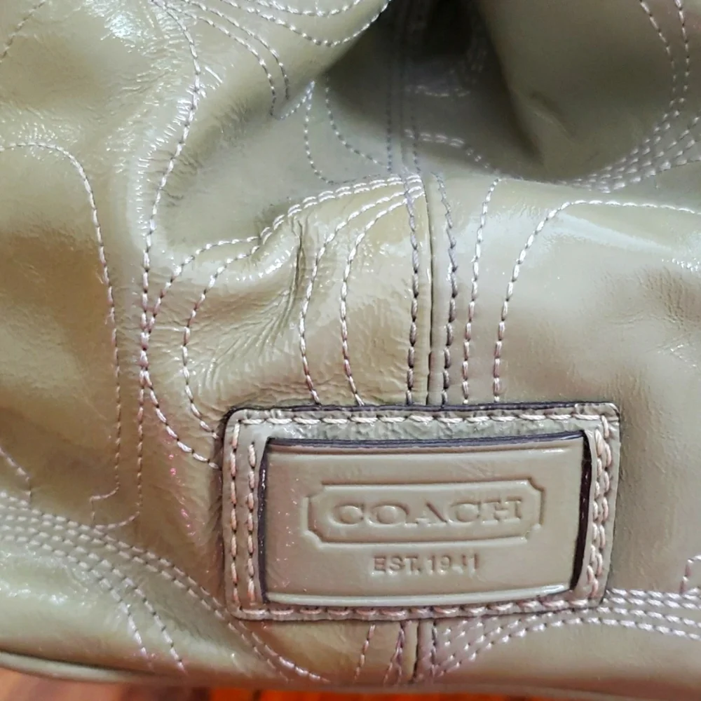 Coach F15658 signature kiss lock carryall never full olive green stiched pattern - Picture 13 of 13